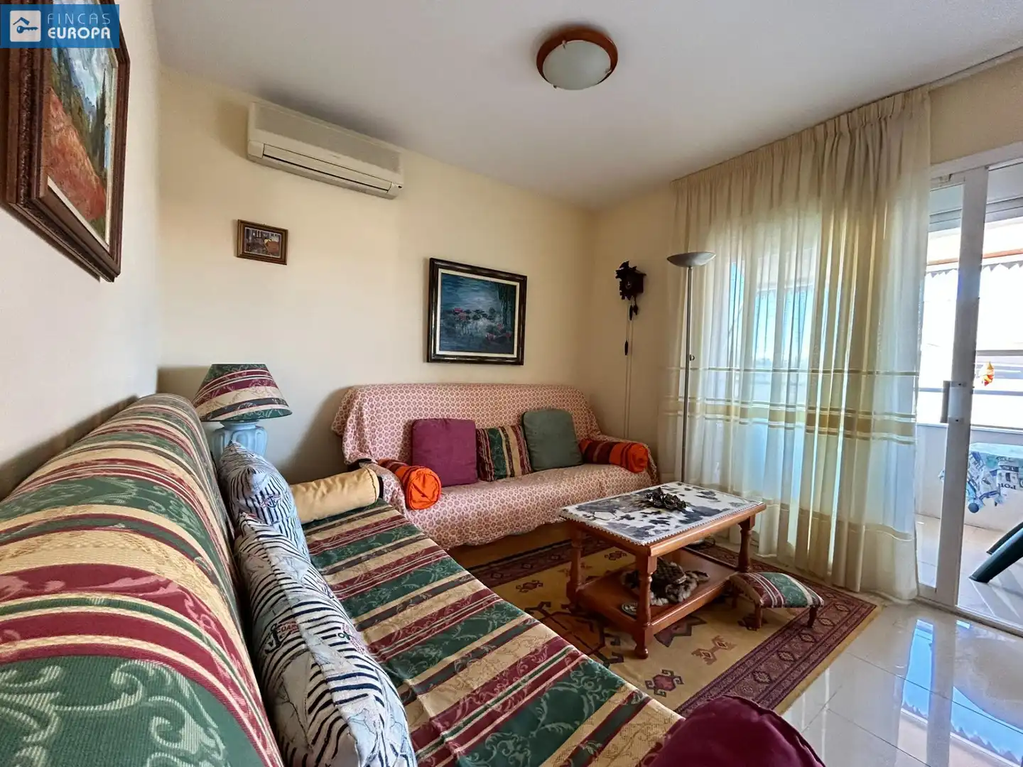 Wohnzimmer von Dachboden zum Verkauf in Salou mit Klimaanlage, Privatgarten und Terrasse