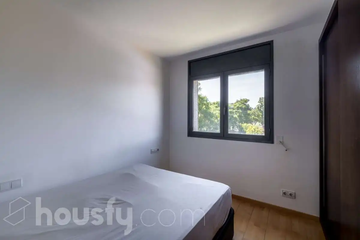 Bedroom of Flat for sale in Sant Cugat del Vallès  with Air Conditioner, Heating and Private garden