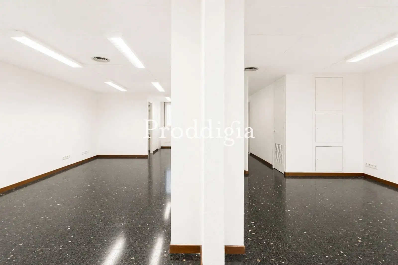 Office for rent in Barcelona  with Air Conditioner and Internet