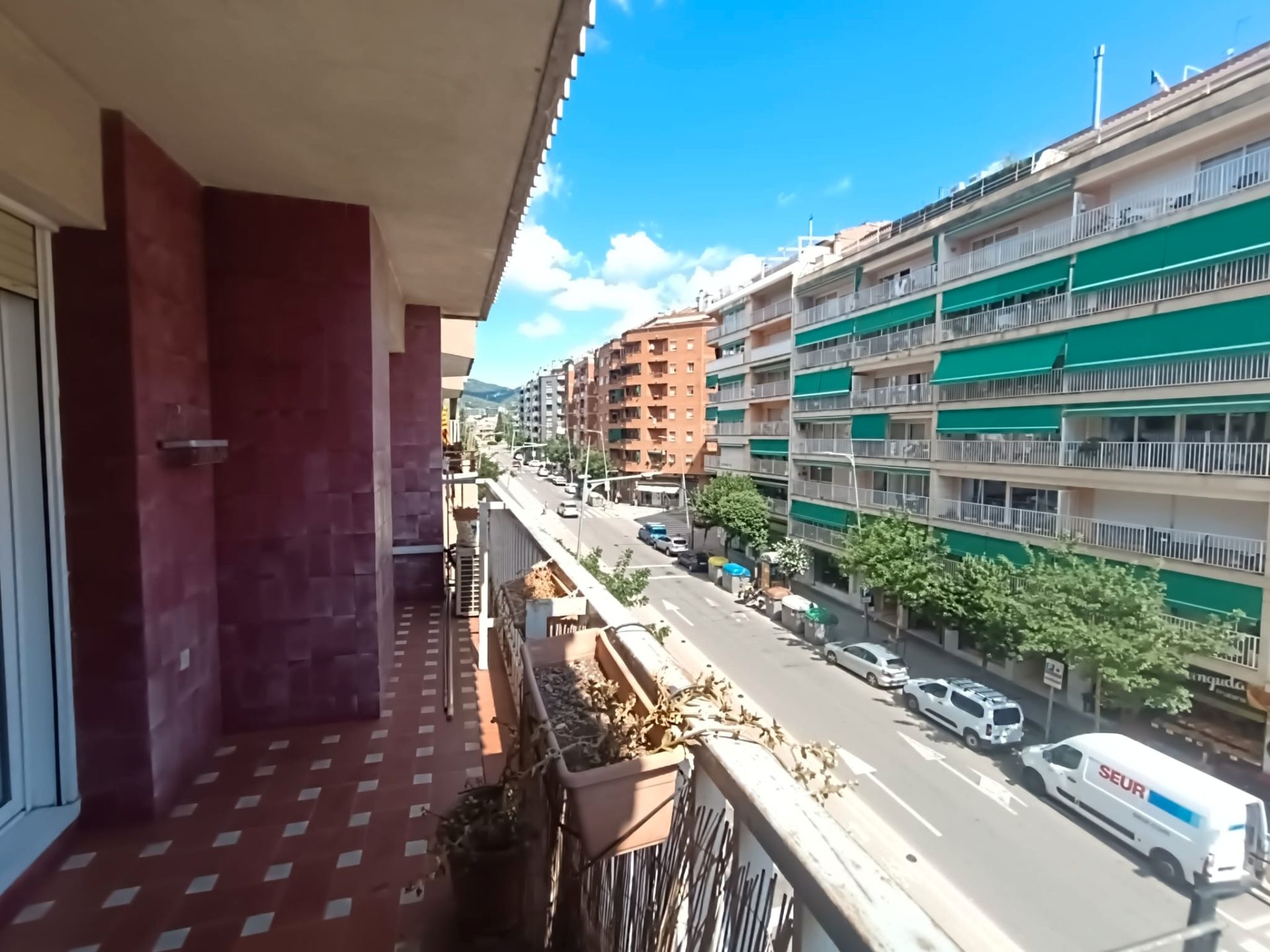 Vista exterior de Piso en venta en Terrassa con Aire acondicionado, Calefacción y Balcón