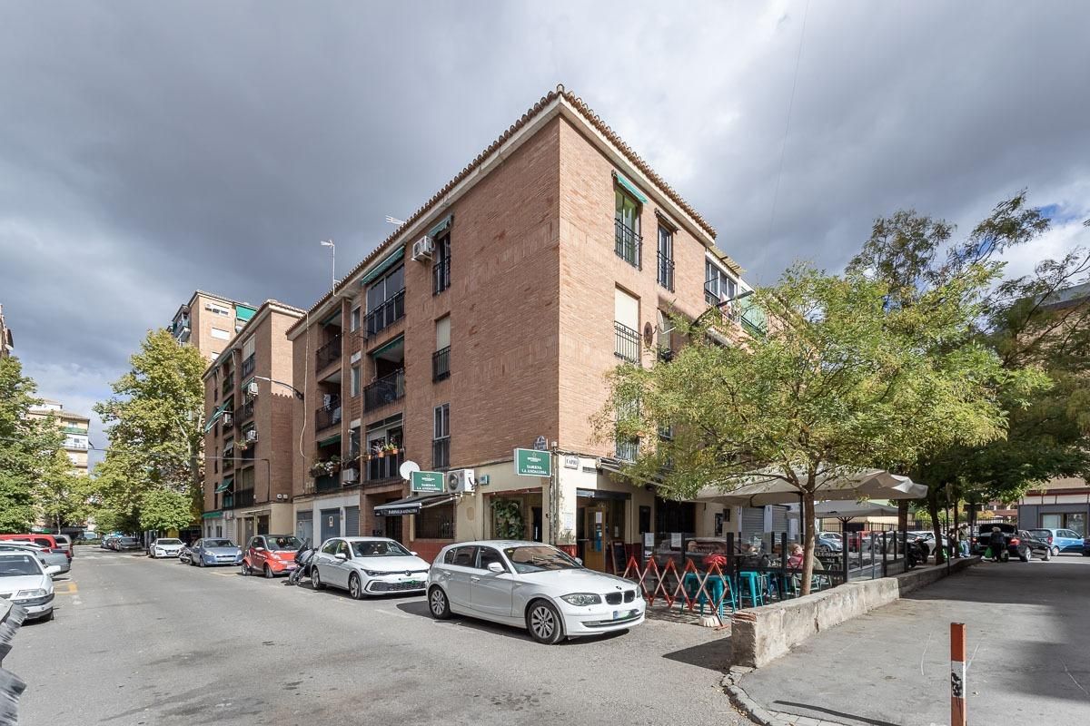 Exterior view of Flat for sale in  Granada Capital  with Air Conditioner