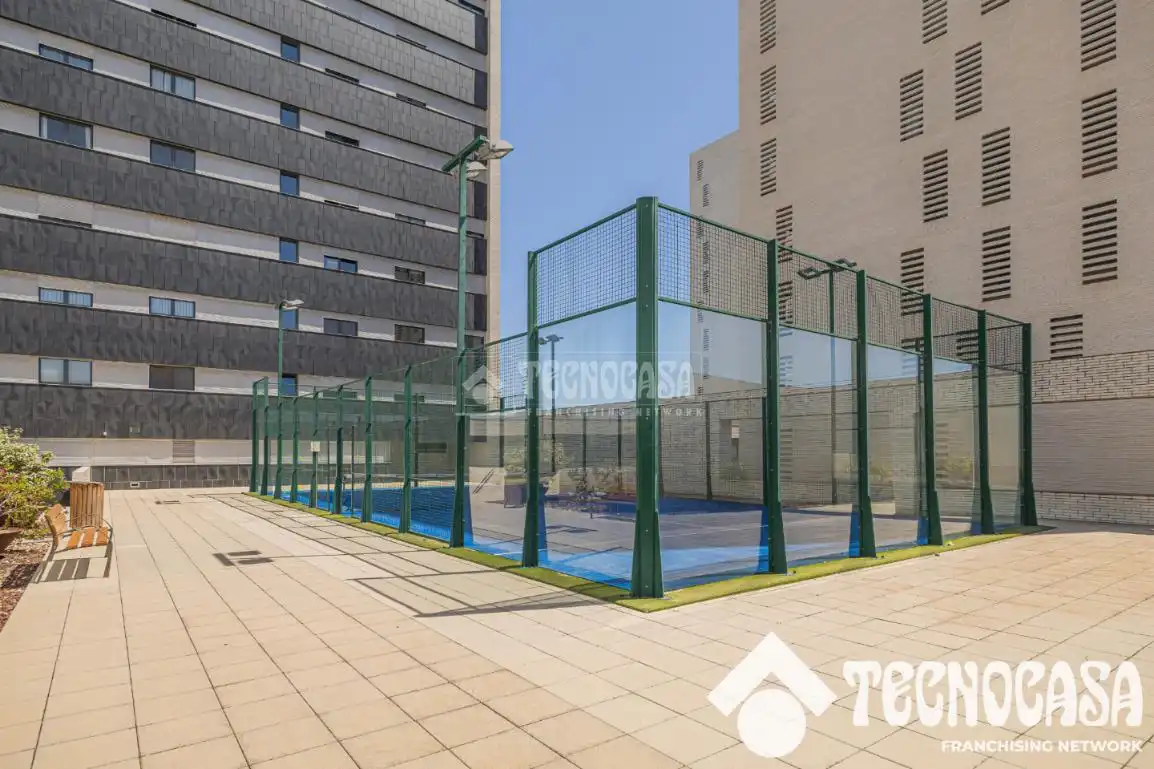 Piscina de Piso en venta en Viladecans con Terraza, Trastero y Amueblado