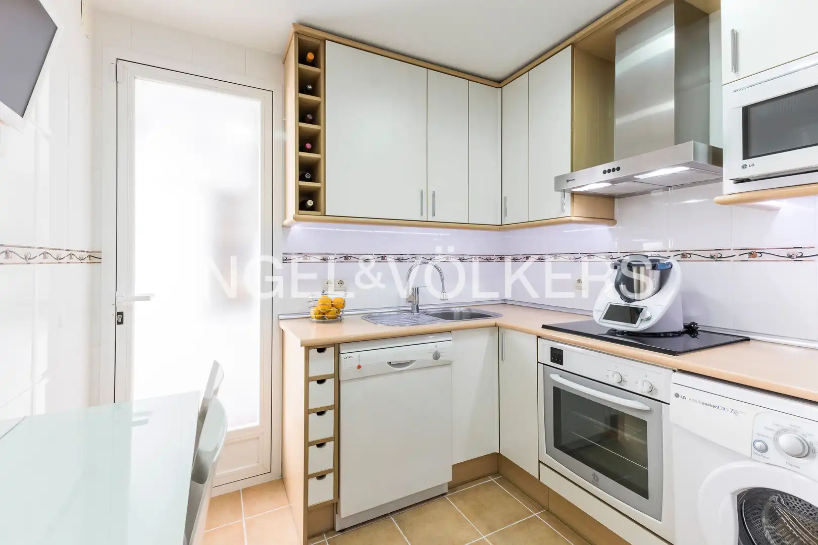 Kitchen of Flat for sale in Madrid  with Air Conditioner, Heating and Parquet flooring