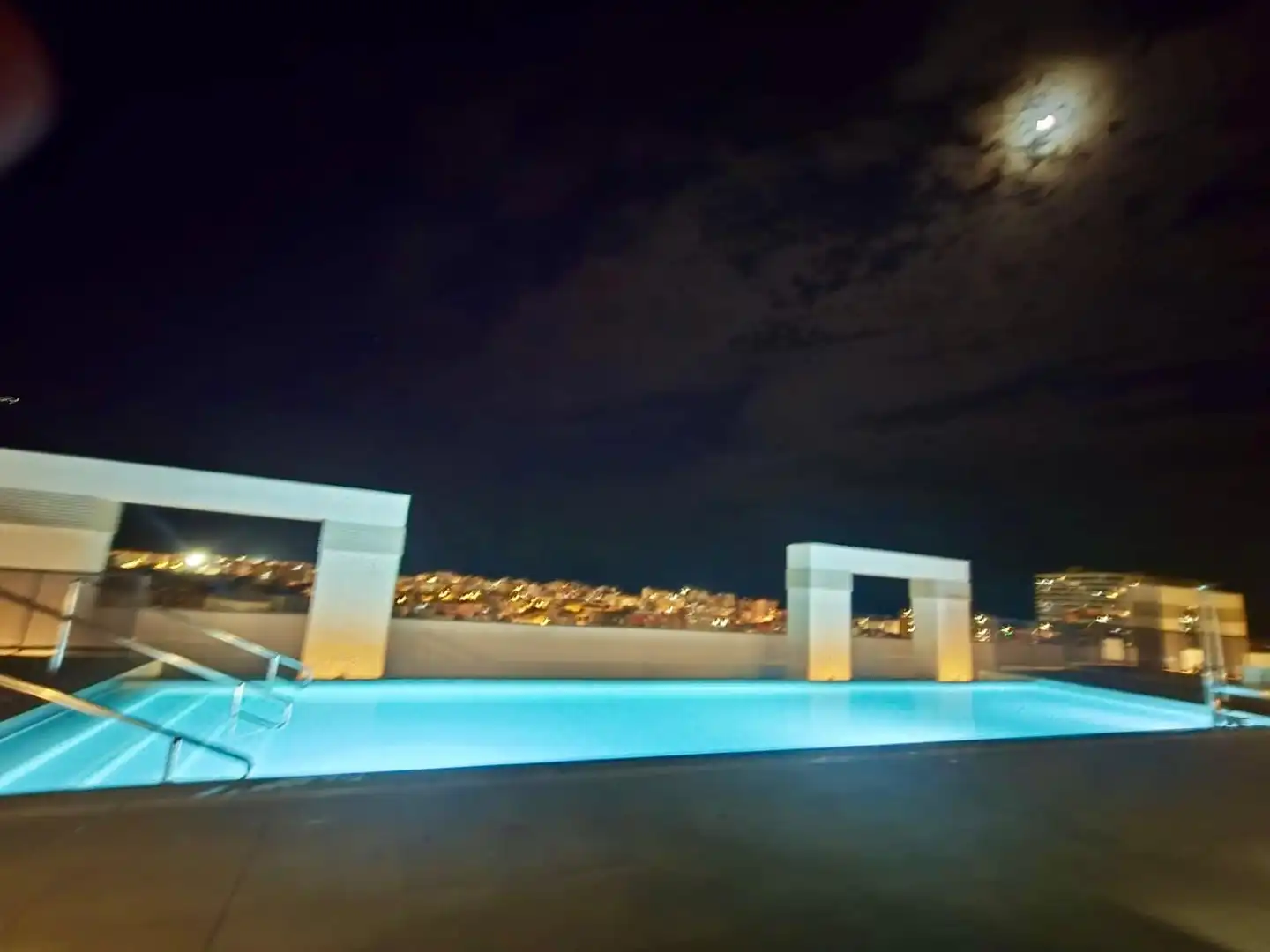 Piscina de Piso en venta en Almería con Aire acondicionado, Calefacción y Parquet