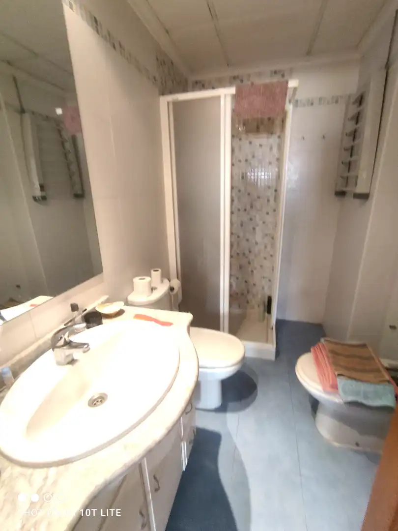 Badezimmer von Wohnung zur Miete in Elche / Elx mit Möbliert, Ofen und Waschmaschine