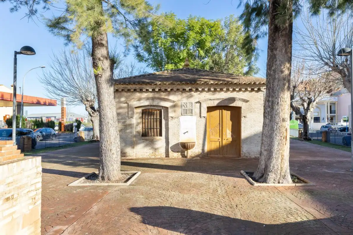 Vista exterior de Casa adosada en venda en Sollana amb Calefacció, Terrassa i Balcó