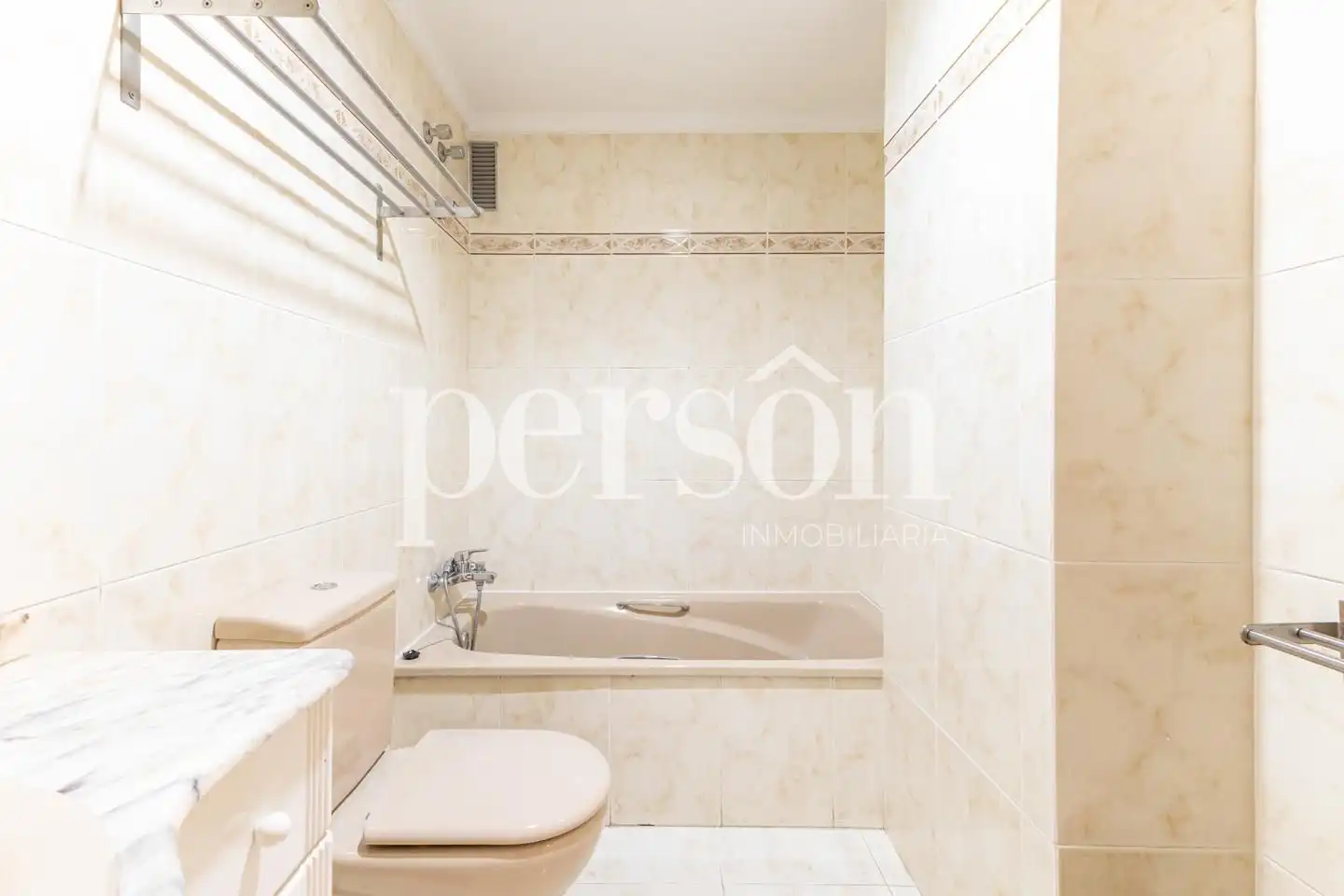 Bathroom of Flat for rent in Valencia  with Air Conditioner, Terrace and Furnished