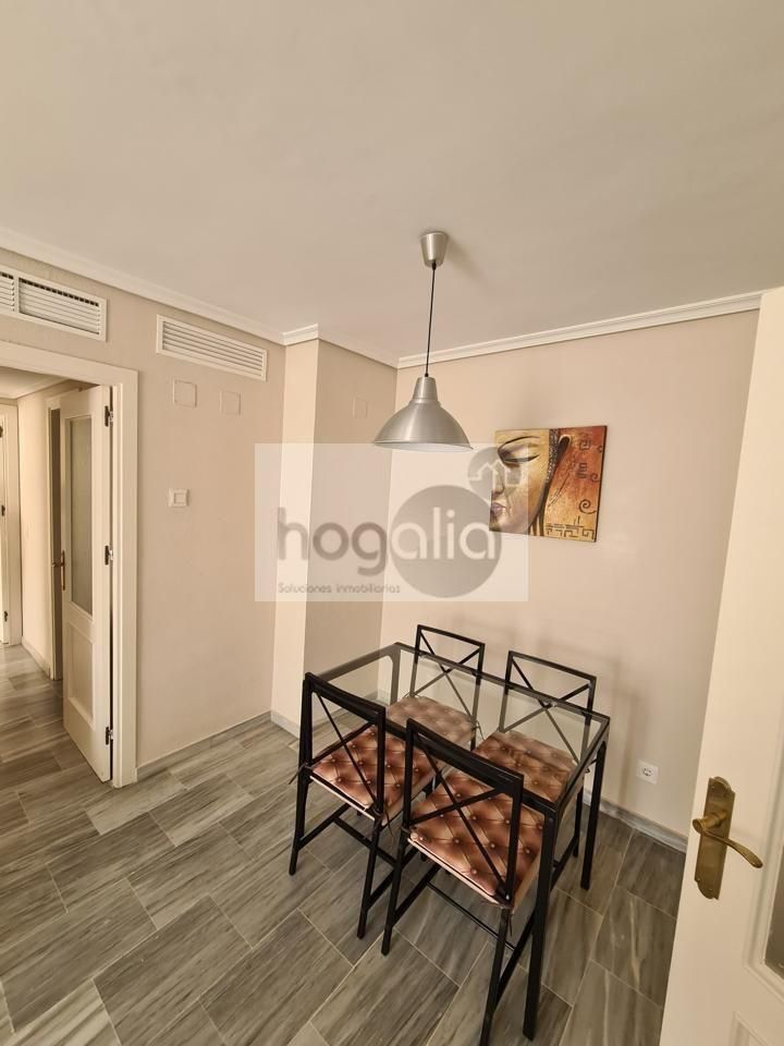 Dormitori de Àtic de lloguer en  Sevilla Capital amb Aire condicionat, Terrassa i Piscina