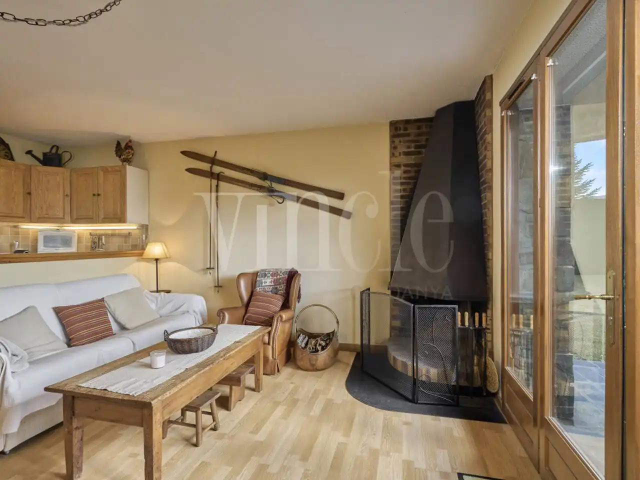 Sala de estar de Piso en venta en Palau - de - Cerdagne con Calefacción, Parquet y Terraza