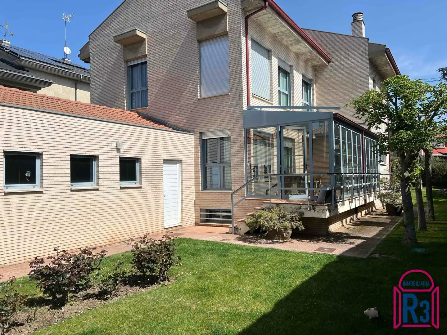Vista exterior de Casa o chalet en venta en León Capital  con Calefacción