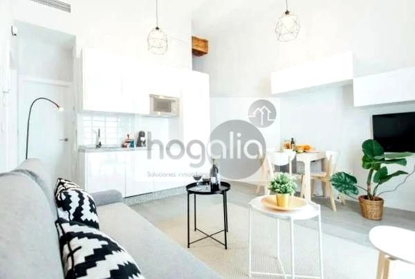 Dormitori de Pis de lloguer en  Sevilla Capital amb Aire condicionat, Moblat i Balcó