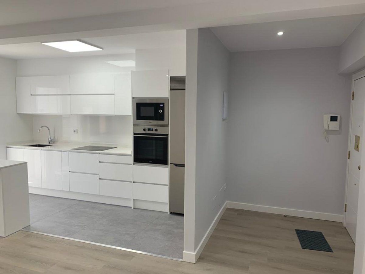 Piso de alquiler en Calle Ramon y Cajal, Cuatro Caminos - Plaza de la Cubela