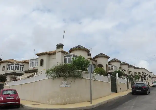 Vista exterior de Piso en venta en San Miguel de Salinas, Alicante
