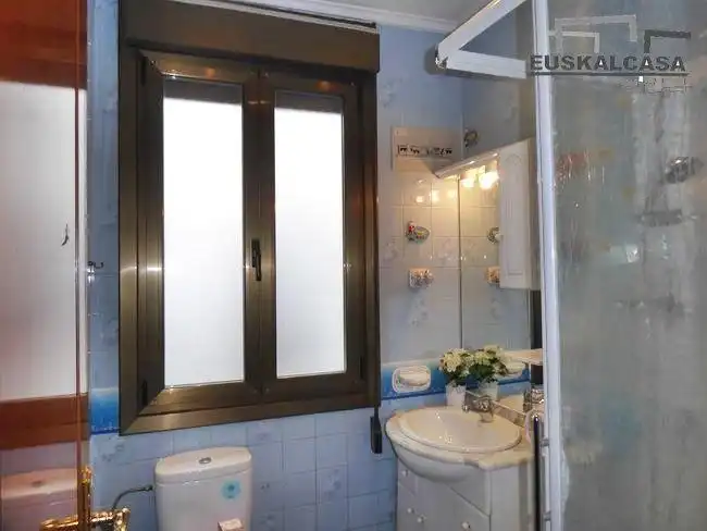 Bathroom of Flat for sale in Bilbao   with Heating and Terrace