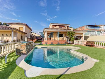 Casa con piscina in vendita a Montgrí