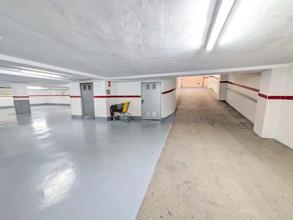 Aparcament de Dúplex en venda en Gandia amb Aire condicionat, Terrassa i Traster
