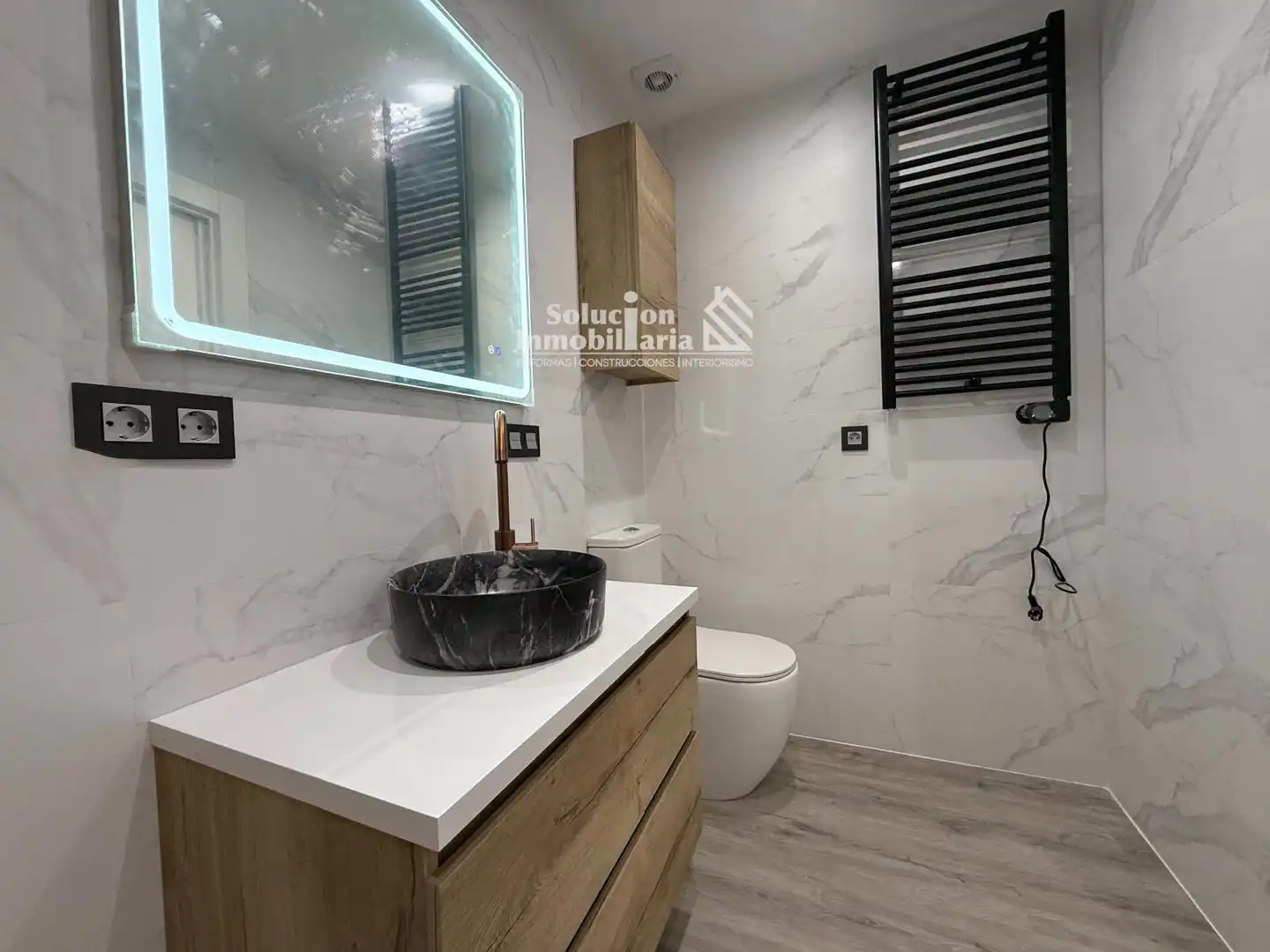Baño de Apartamento en venta en Salamanca con Aire acondicionado, Calefacción y Trastero