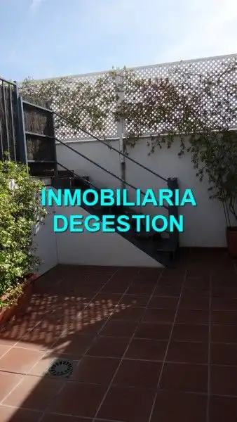 Außenansicht von Dachboden zum Verkauf in Linares mit Klimaanlage, Heizung und Privatgarten