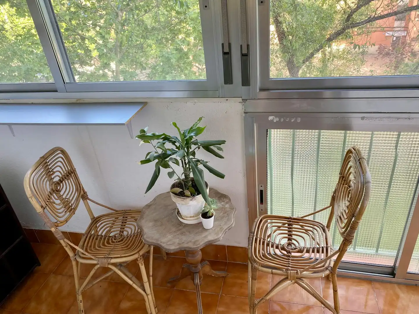 Balcony of Flat for share in Madrid  with Air Conditioner, Heating and Washing machine