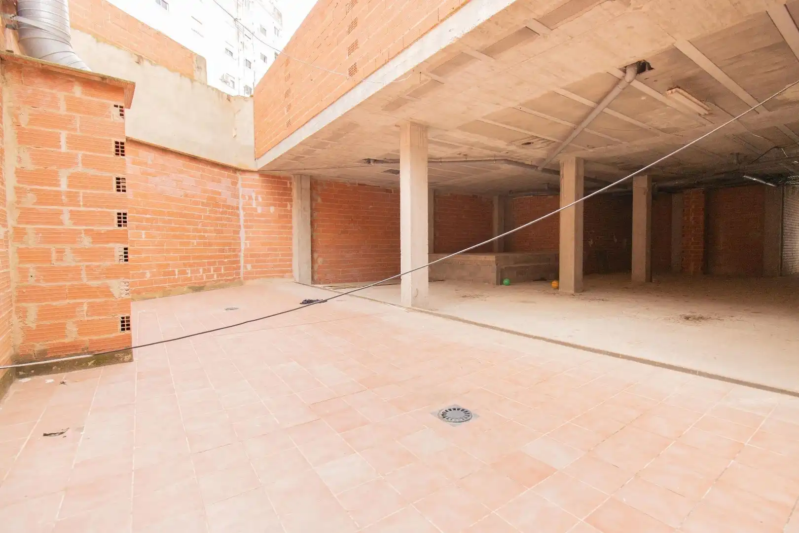 Locale commerciale in affitto a Calle Calle Serreta