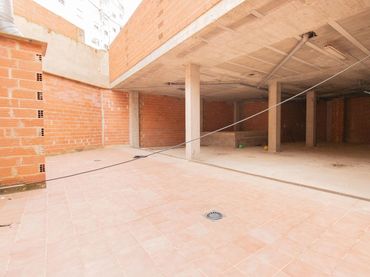 Locale commerciale in affitto a Calle Calle Serreta