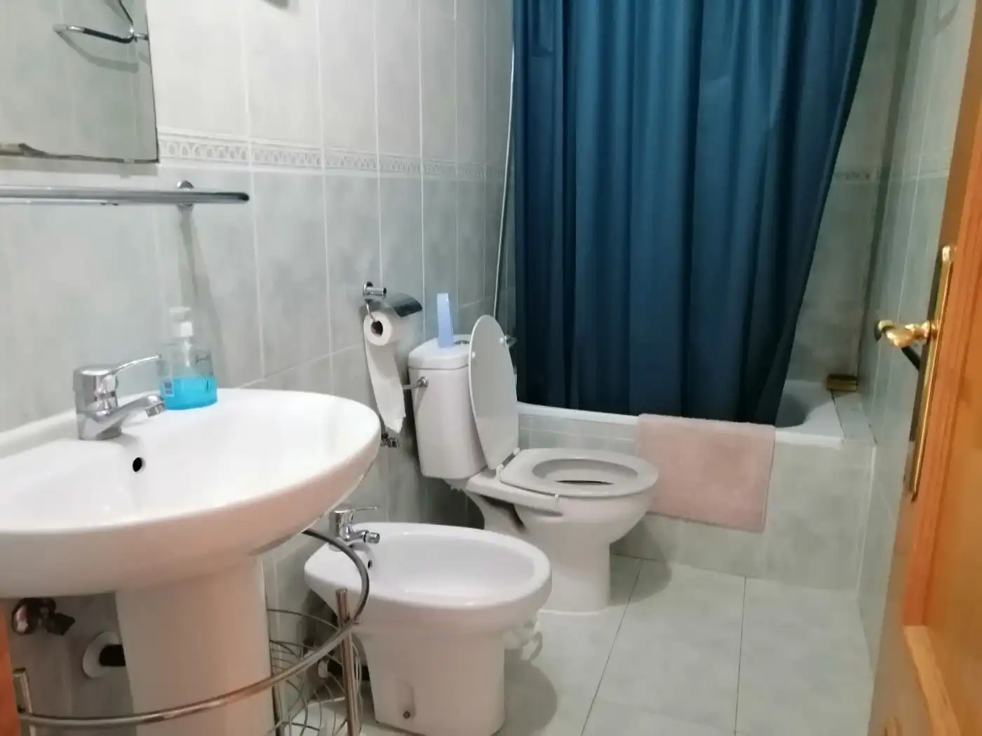 Bathroom of Apartments for rent in Burjassot  with Air Conditioner, Heating and Terrace