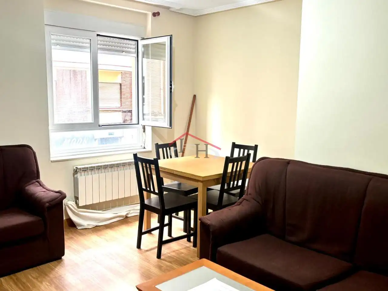 Sala de estar de Piso en venta en León Capital  con Calefacción, Trastero y Amueblado