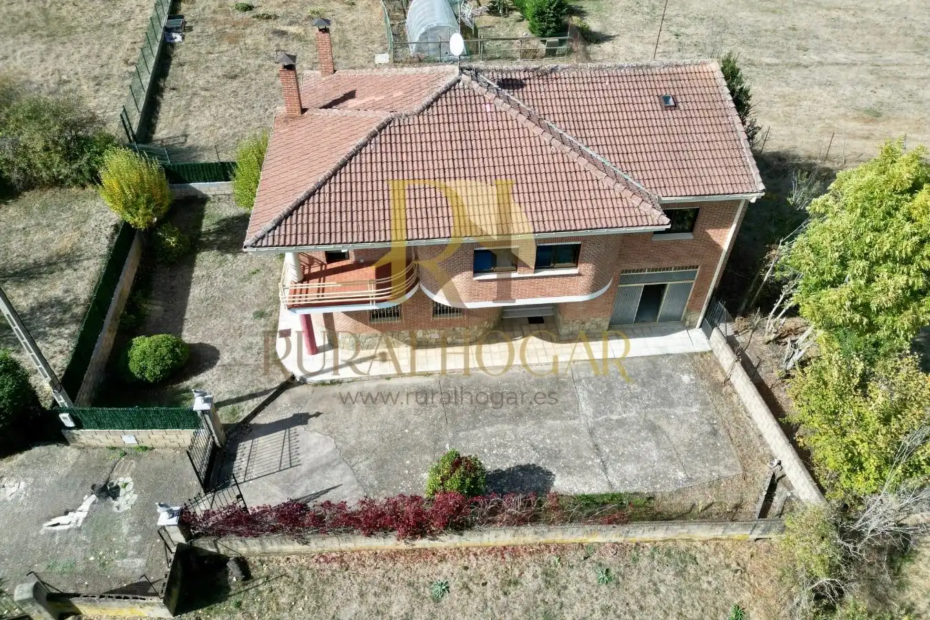Vista exterior de Casa o chalet en venta en Matallana de Torío con Terraza