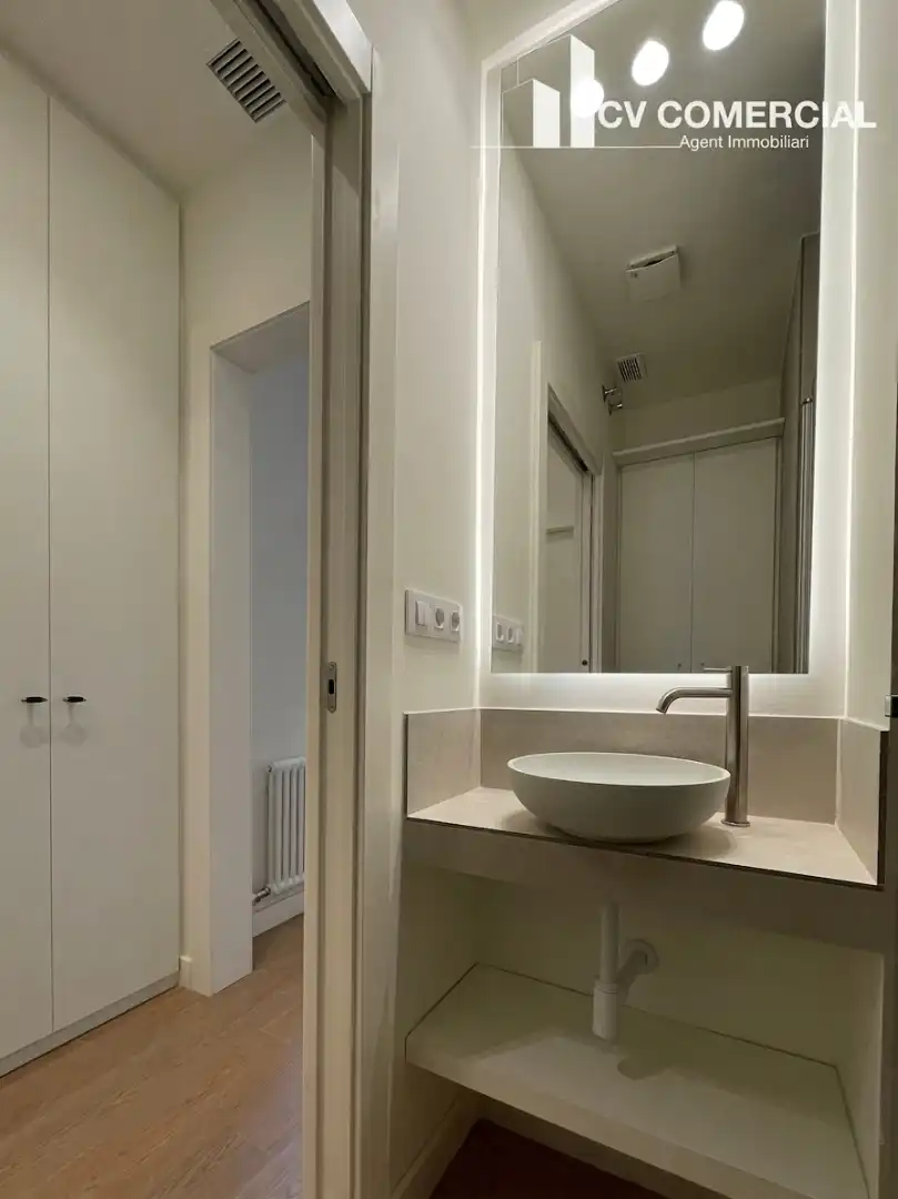 Bathroom of Flat for sale in Barcelona  with Air Conditioner, Heating and Parquet flooring