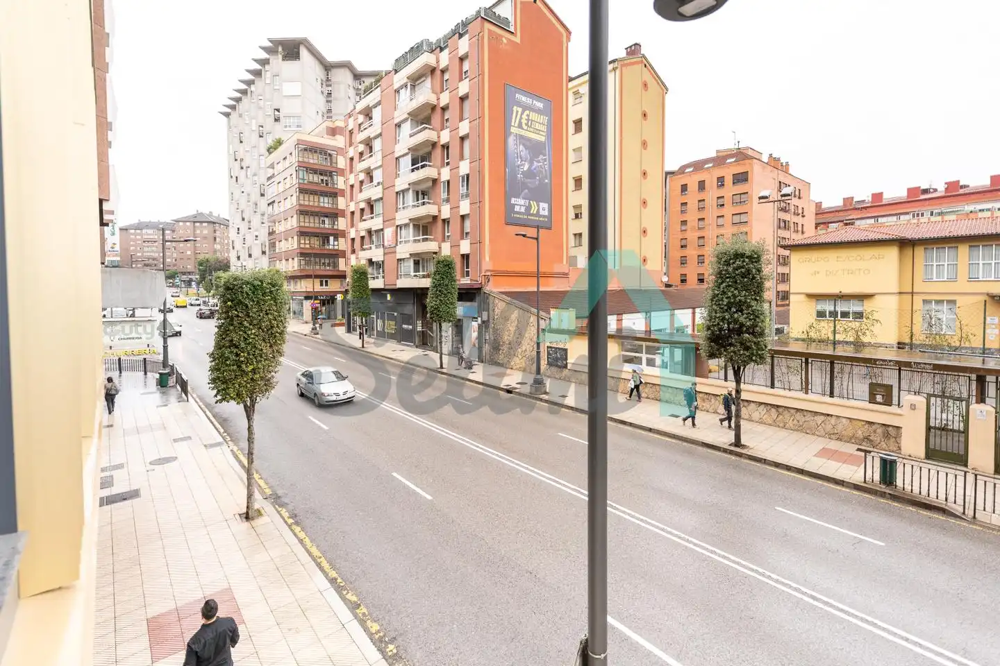 Vista exterior de Estudi de lloguer en Oviedo  amb Calefacció, Traster i Moblat