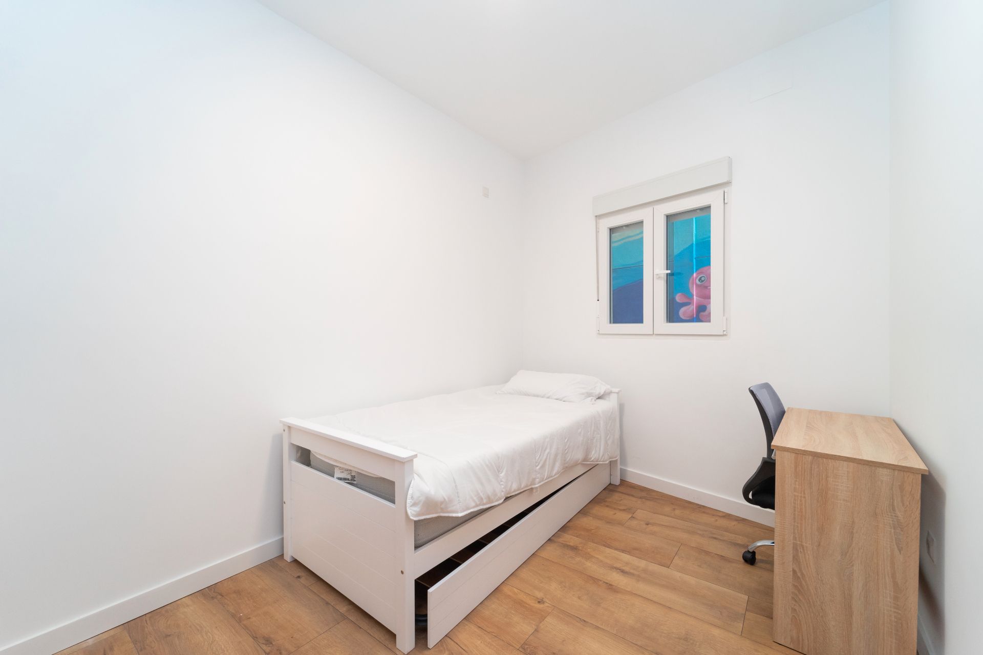 Bedroom of Flat to share in  Madrid Capital  with Air Conditioner, Parquet flooring and Furnished