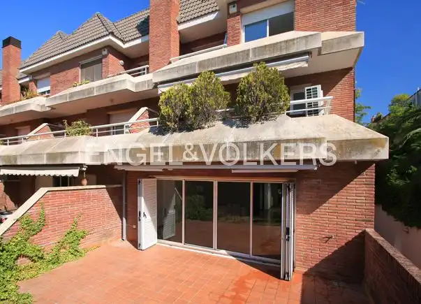 Terrace of Houses for rent in L'Hospitalet de Llobregat  with Air Conditioner, Heating and Private garden