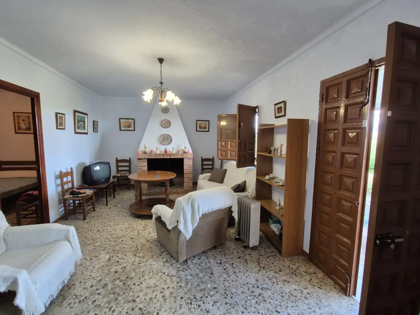 Sala d'estar de Finca rústica en venda en Guaro amb Calefacció, Terrassa i Traster