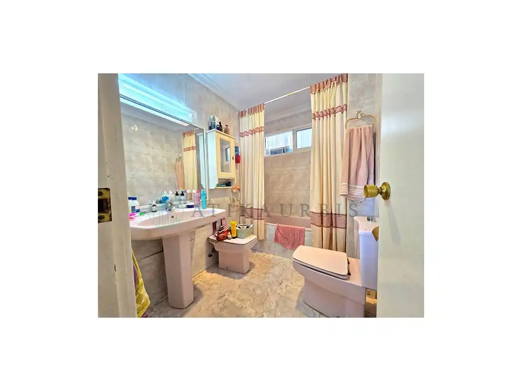 Baño de Piso de alquiler en Torremolinos con Aire acondicionado, Jardín privado y Terraza