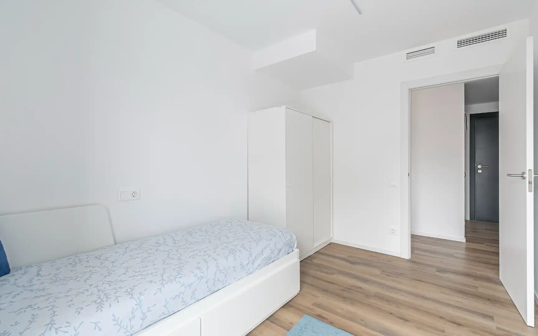Habitación de Piso de alquiler en Sant Boi de Llobregat con Aire acondicionado, Calefacción y Jardín privado