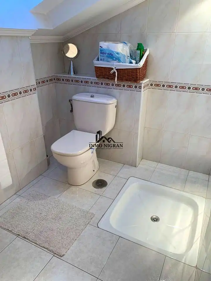 Badezimmer von Wohnung zur Miete in Nigrán mit Terrasse und Möbliert