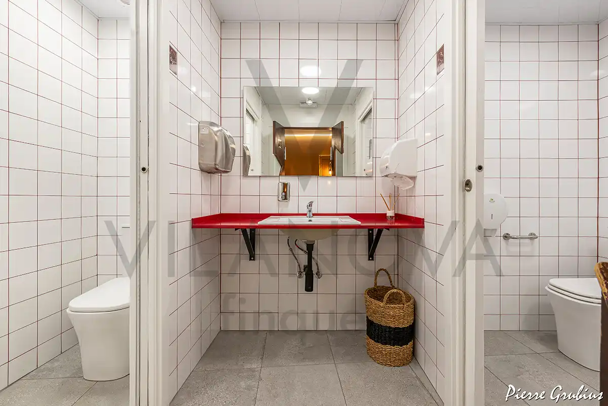 Bathroom of Commercial properties for rent in Falset  with Air Conditioner, Heating and Terrace