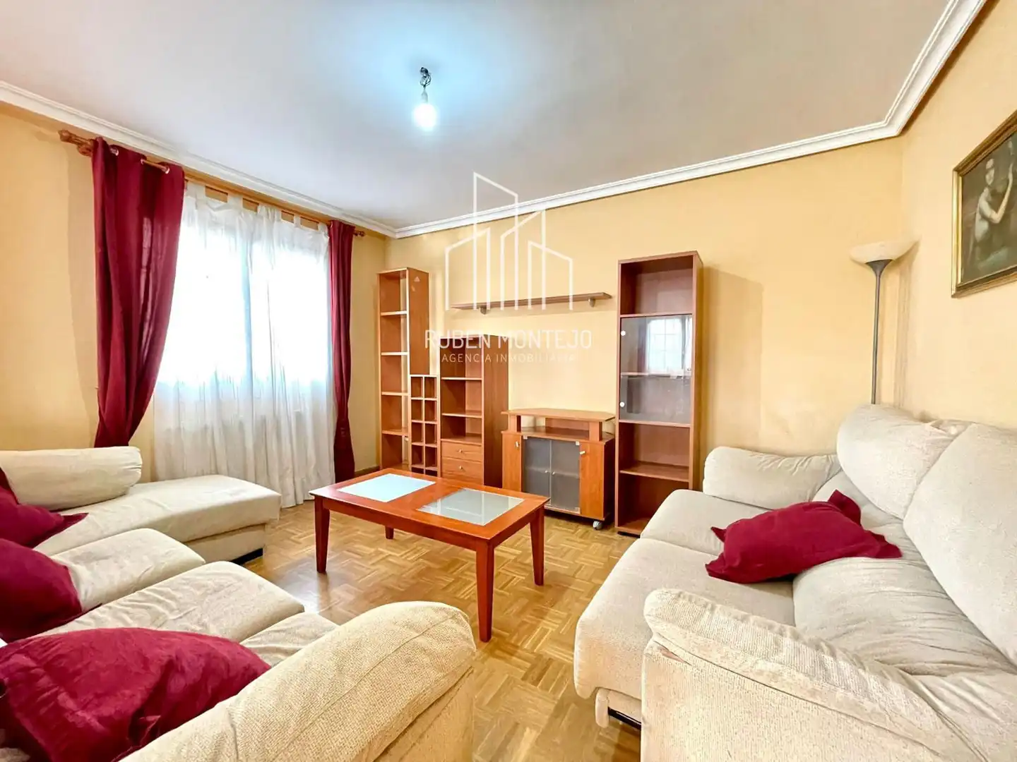 Sala de estar de Casa adosada en venta en Doñinos de Salamanca con Calefacción, Jardín privado y Trastero