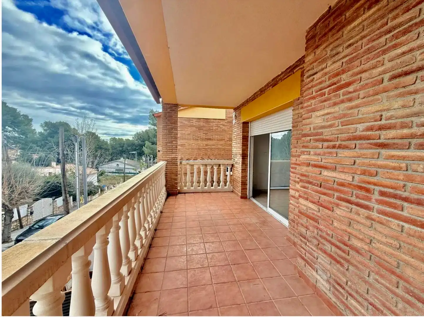 Außenansicht von Einfamilien-Reihenhaus zum Verkauf in Calafell mit Heizung, Privatgarten und Terrasse