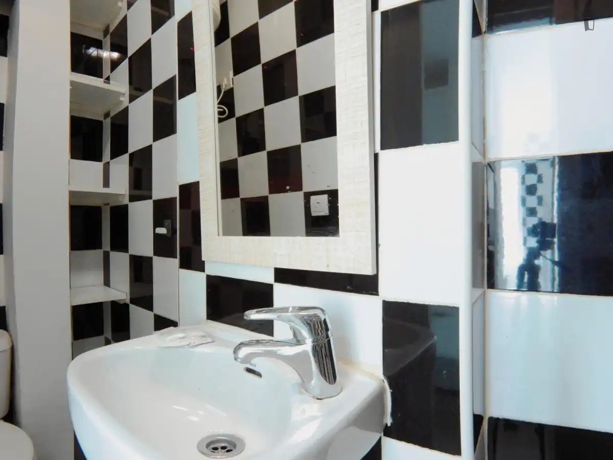 Study for rent in Puerta del Ángel