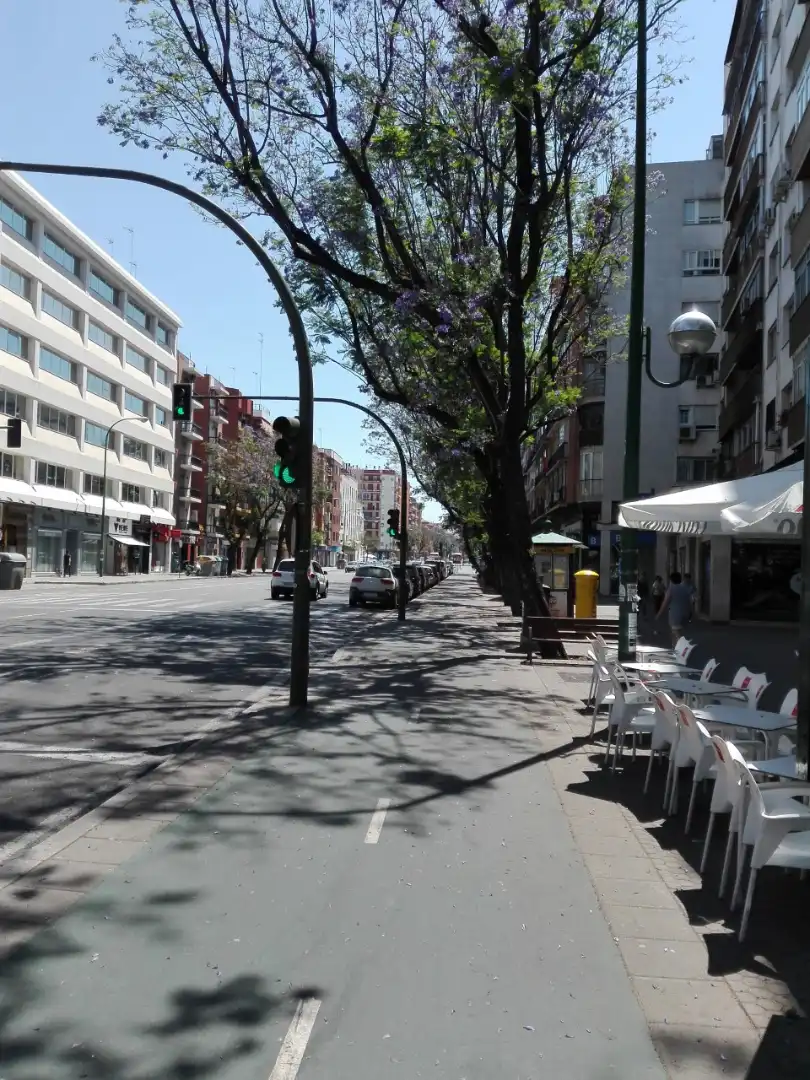 Aparcament amb ascensor en venda a Calle Luis Montoto 107
