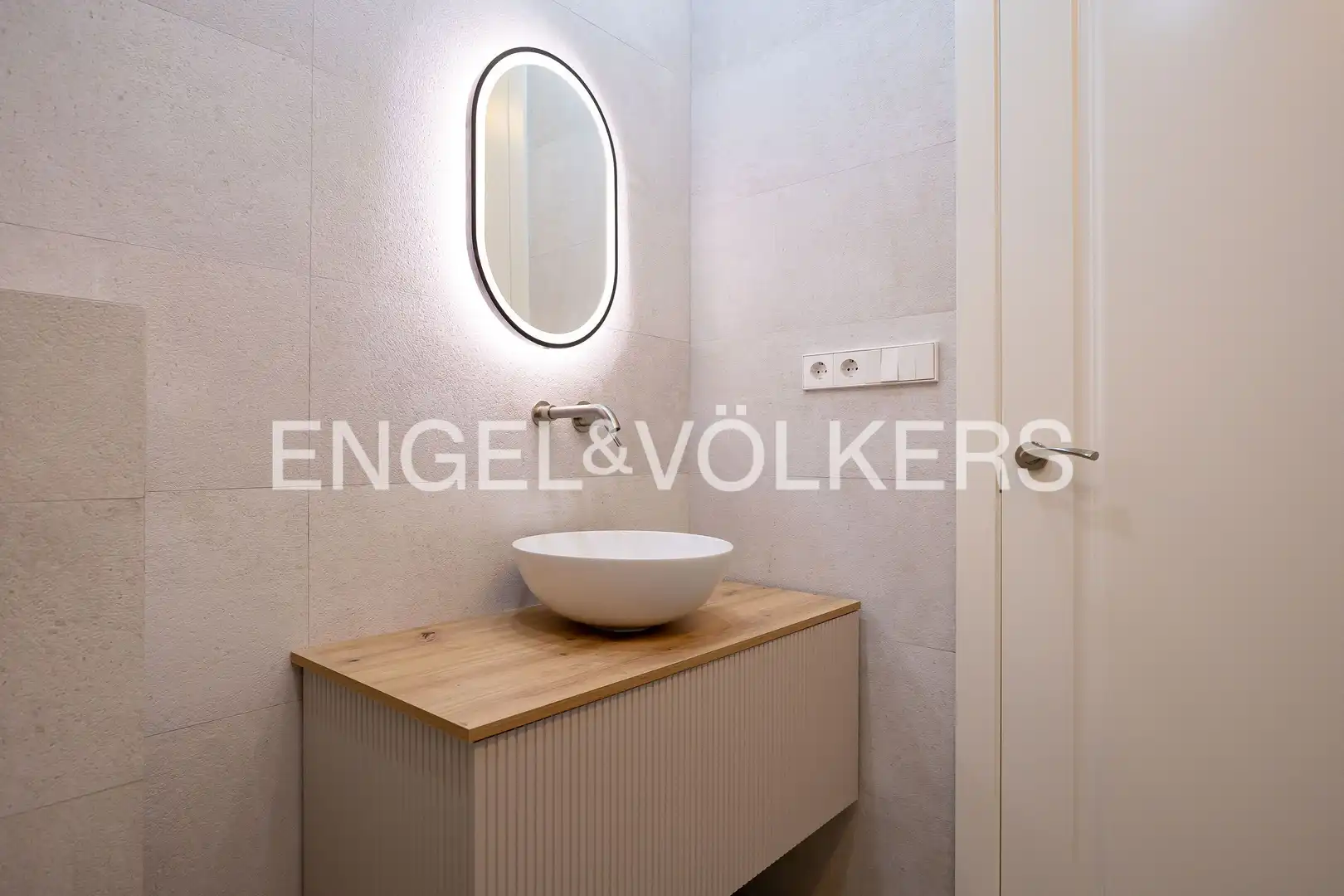 Badezimmer von Wohnung zum Verkauf in Madrid mit Klimaanlage, Heizung und Balkon