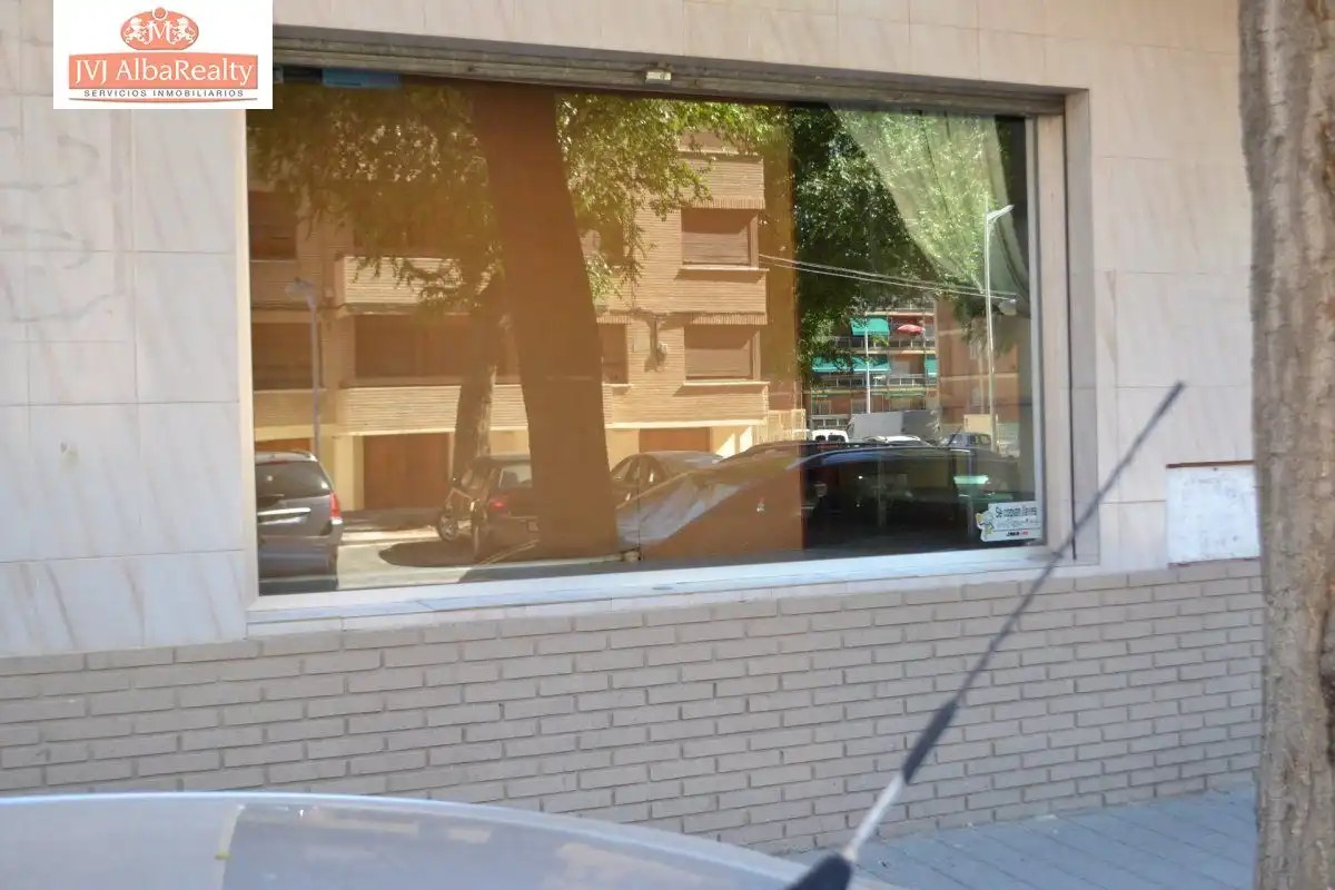 Vista exterior de Local en venda en Albacete