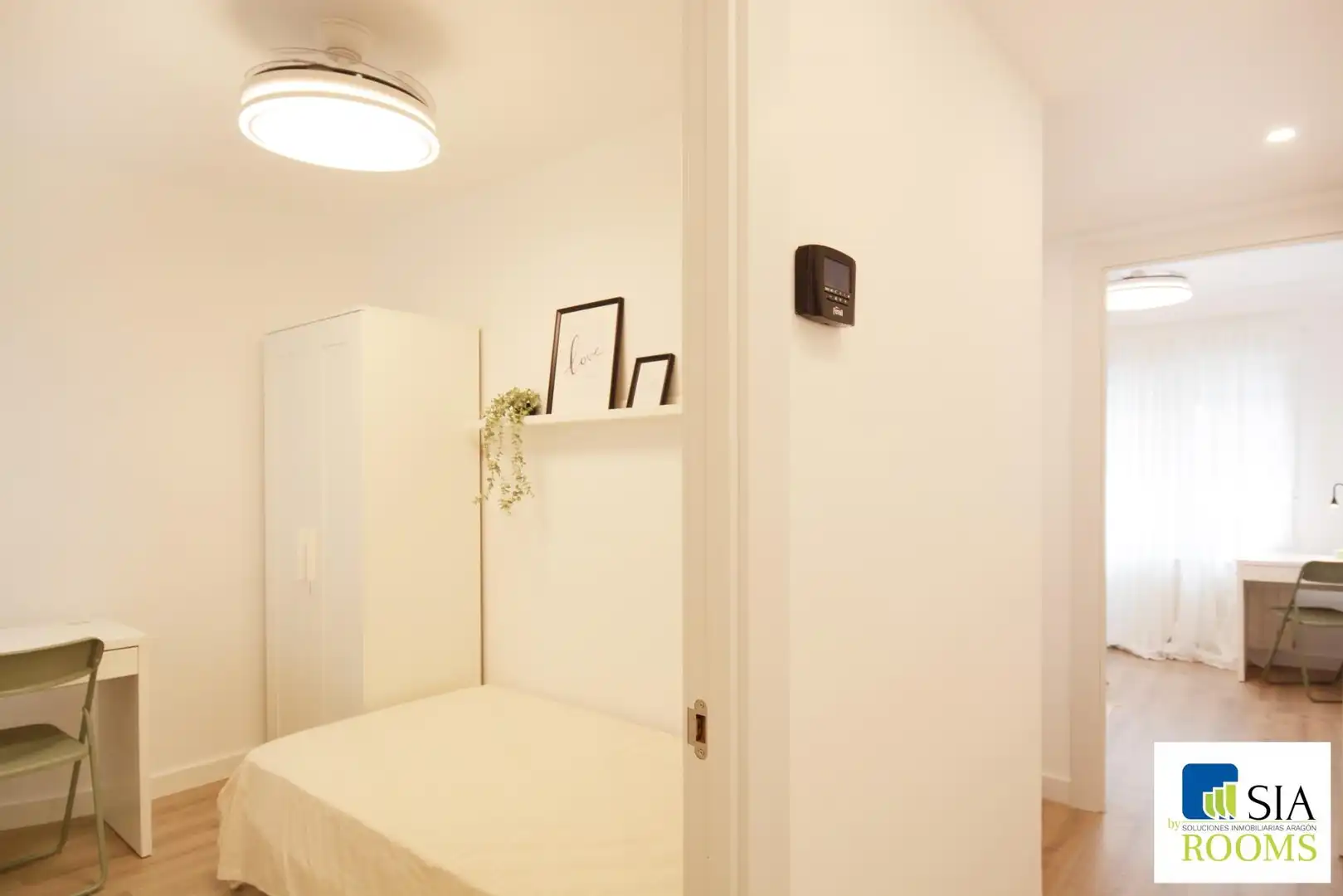 Room in Calle de Pamplona Escudero, 6, Universidad San Francisco