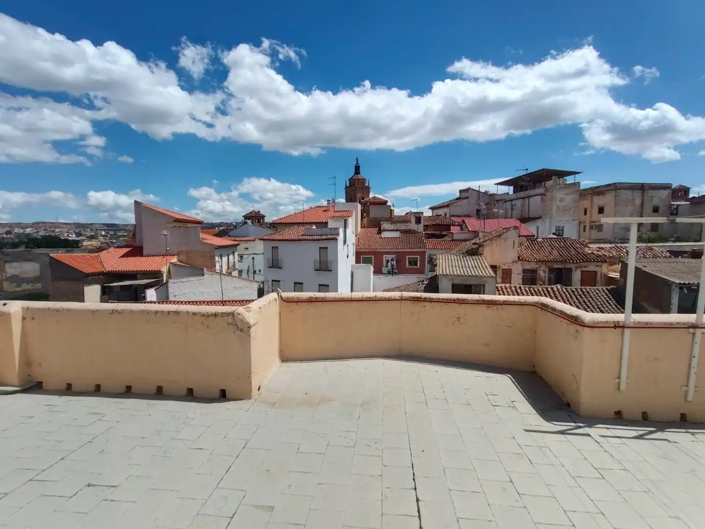 Außenansicht von Wohnungen zum Verkauf in Guadix mit Terrasse und Abstellraum