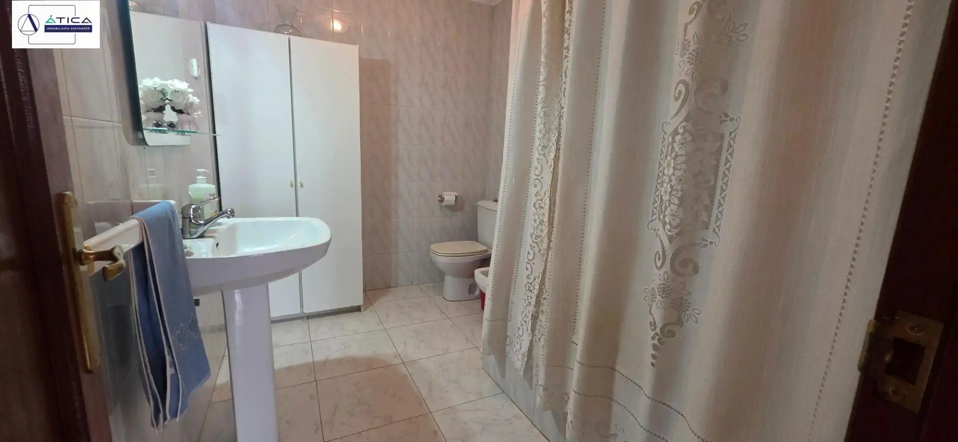 Baño de Finca rústica en venta en Bárcena de Cicero con Jardín privado y Amueblado
