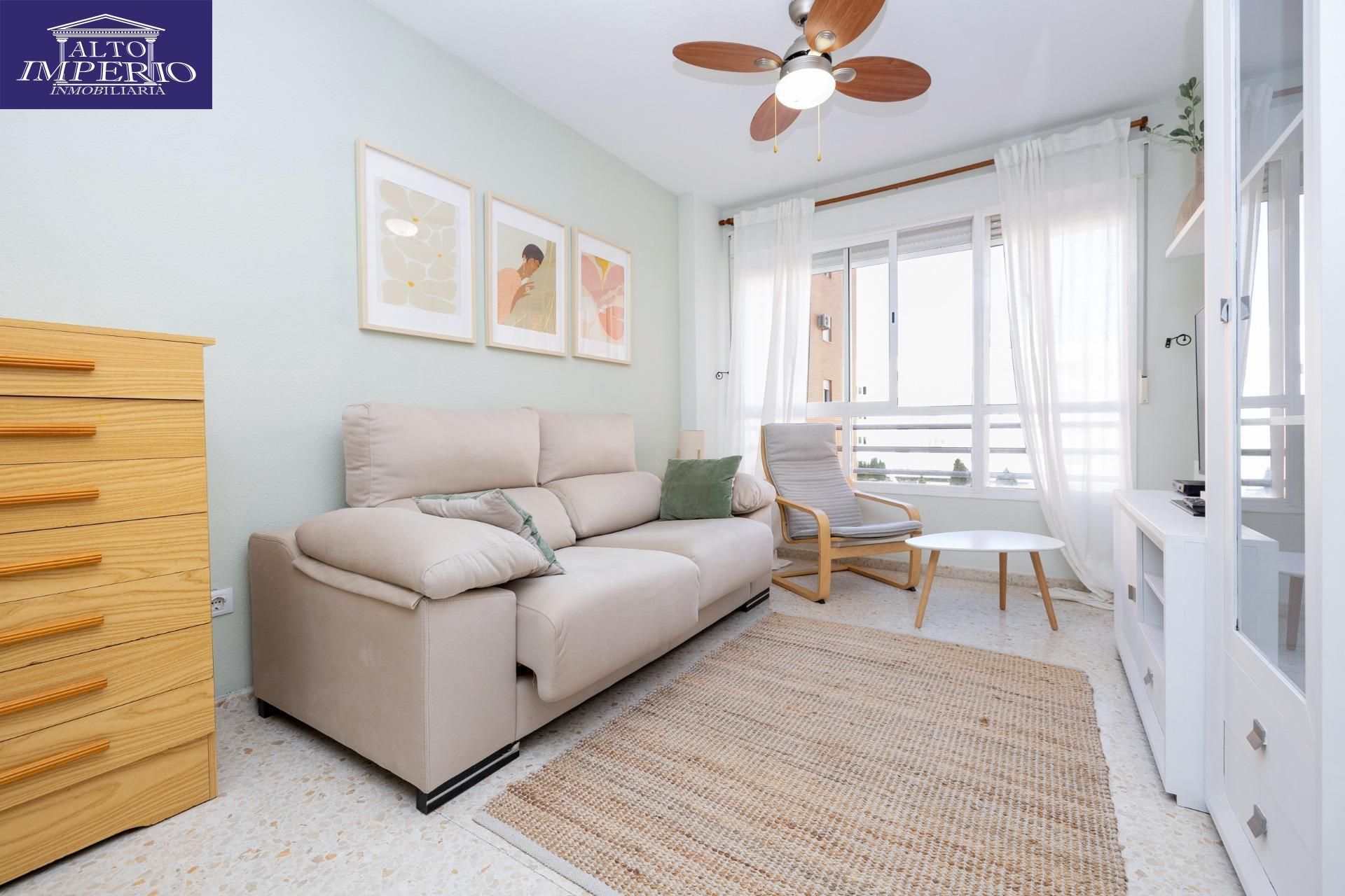 Living room of Flat for sale in  Granada Capital  with Heating, Terrace and Community pool