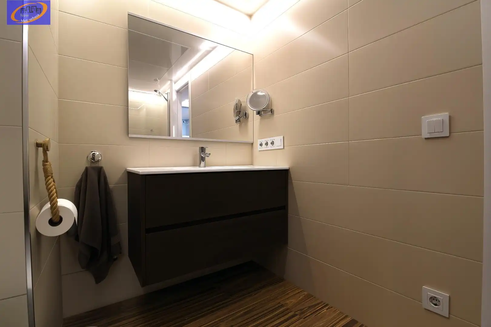 Bathroom of Flat for sale in Valencia  with Air Conditioner, Heating and Storage room