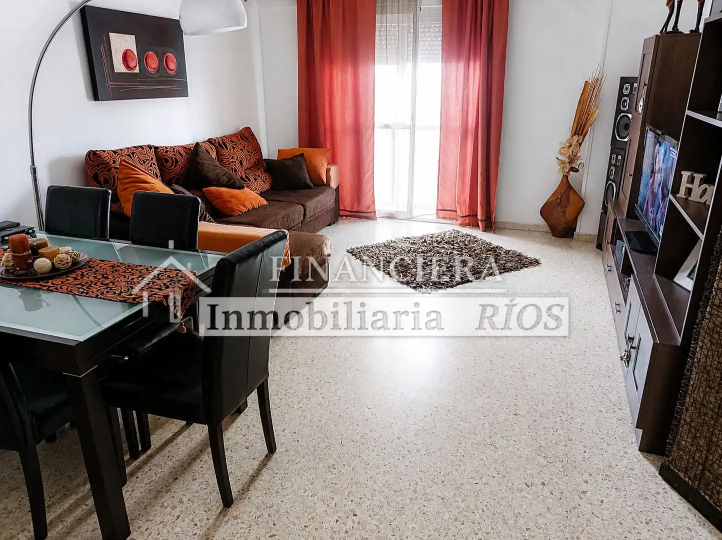 Sala d'estar de Pis en venda en Alcalá de Guadaira amb Aire condicionat, Traster i Moblat