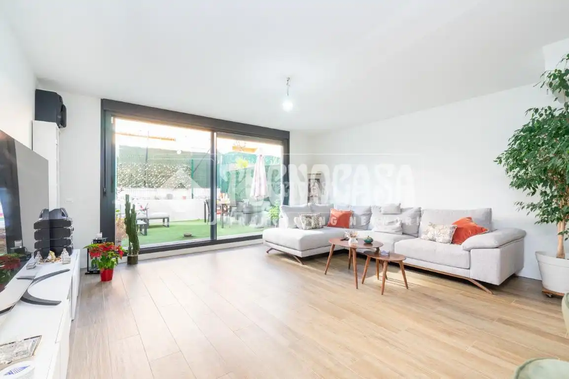 Sala de estar de Casa adosada en venta en Colmenar Viejo con Aire acondicionado, Calefacción y Jardín privado